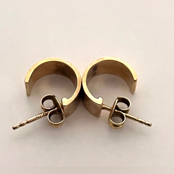 Mejuri Small 925 Huggie Earrings - Picture 3 of 4